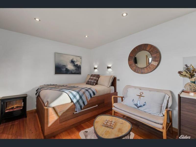 Salt Box Hideaway Apartment Strahan Luaran gambar